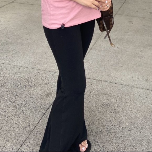 NWT Aerie Hi-Rise Super Flare Leggings medium/ short - Picture 2 of 4